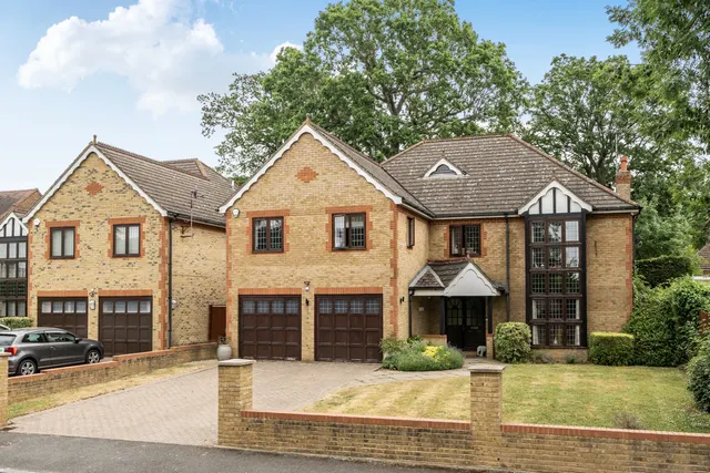 Davenham Avenue, Northwood, HA6, photo 1