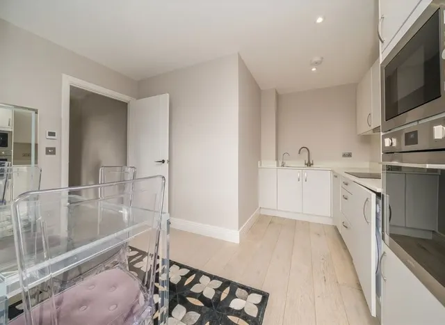 Antoinette Close, Kingston Upon Thames, KT1, photo 2
