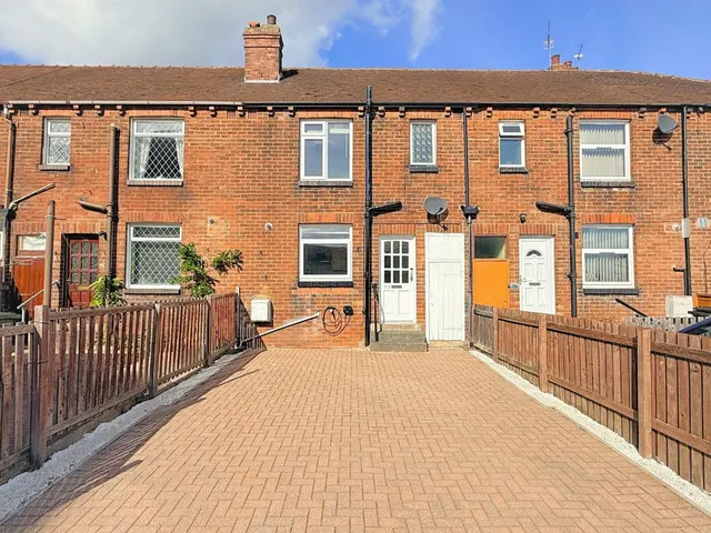 Leeds & Bradford Road, Stanningley, LS28, photo 3