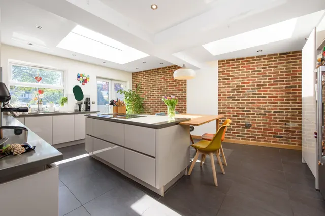 Photo 3 — 10 Friary Road, London