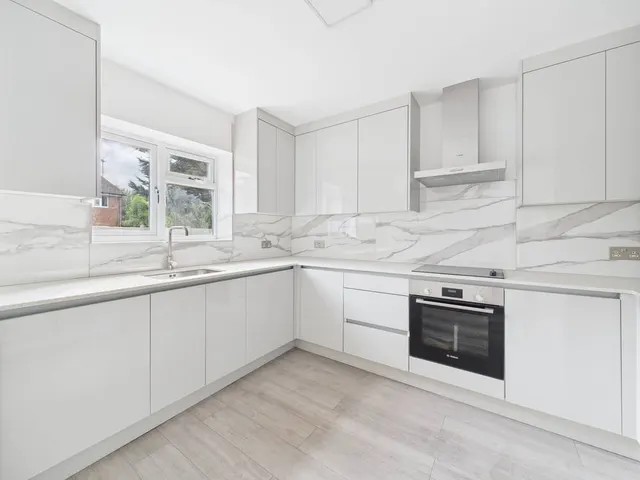 Shelson Avenue, Feltham, TW13, photo 2