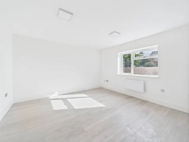 Shelson Avenue, Feltham, TW13, photo 3