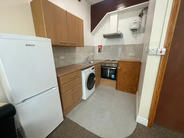 Newport Road, CF24, photo 3