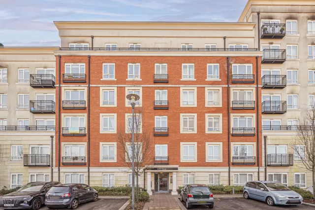 15 Griffin House, 4 Aviation Drive, London, photo 1