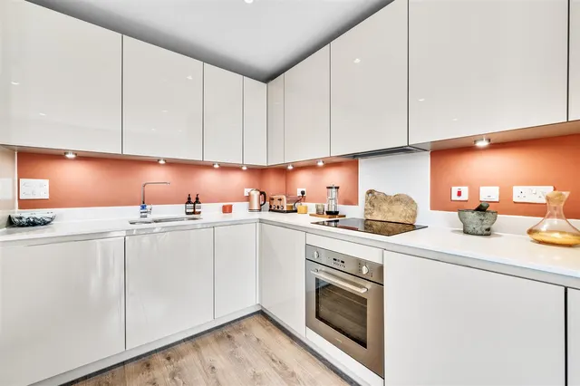Neasden Lane, Neasden, NW10, photo 1