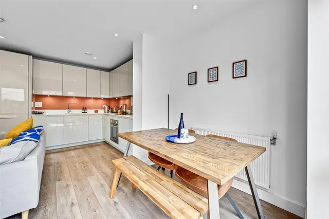 Neasden Lane, Neasden, NW10, photo 2