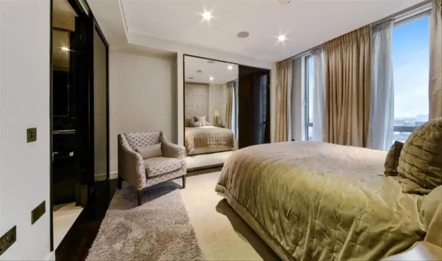 Pan Peninsula Square, Canary Wharf, E14, photo 3