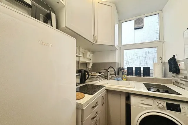 Photo 3 — Alexandra Court, Farnborough, Hampshire, GU14 6BP