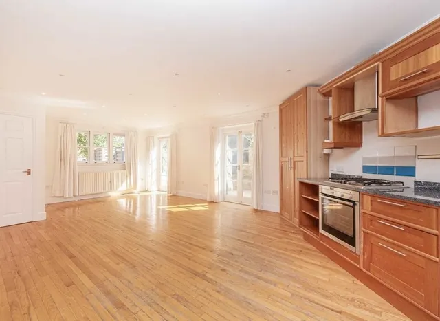 Photo 2 — Rodenhurst Road, Clapham, SW4