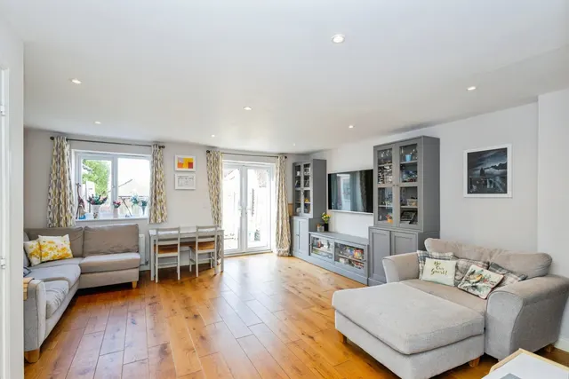 Beckless Avenue, Clanfield, PO8, photo 3