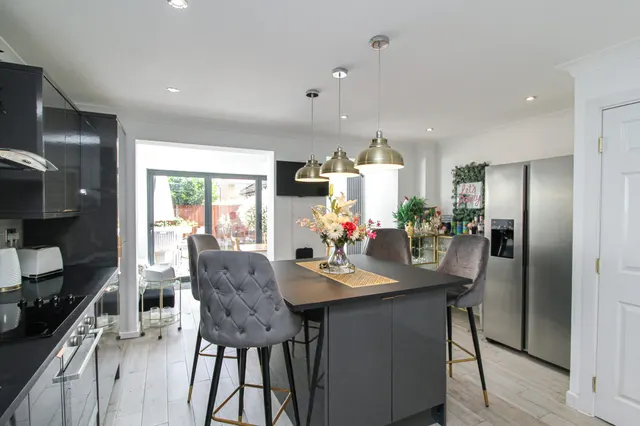 Photo 3 — Melrose Close, Farnborough, GU14 9US