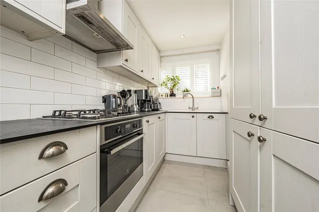 Upper Richmond Road, London, SW15, photo 2