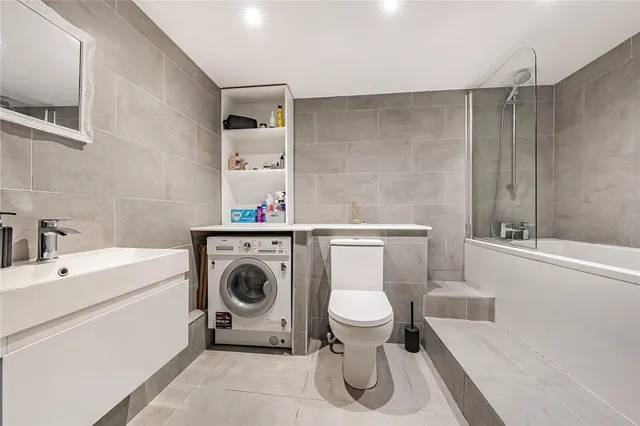 Upper Richmond Road, London, SW15, photo 3