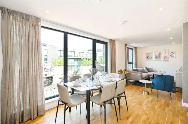 Hawthorne Crescent, London, SE10, photo 3
