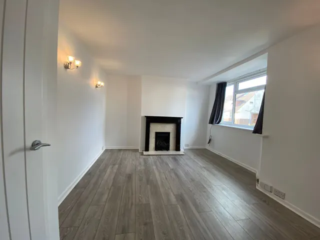 Graham Crescent, BN41, photo 2