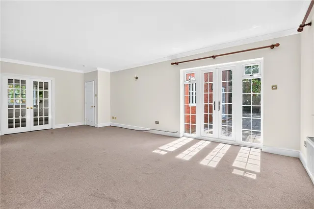 Whitethorn Close, Stoke Mandeville, HP22, photo 2