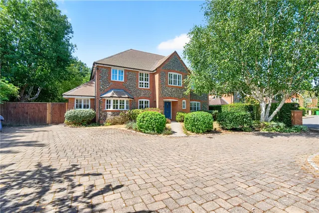 Whitethorn Close, Stoke Mandeville, HP22, photo 1