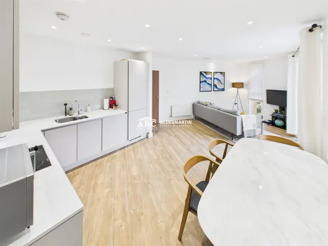Photo 2 — Moorhen Drive, London
