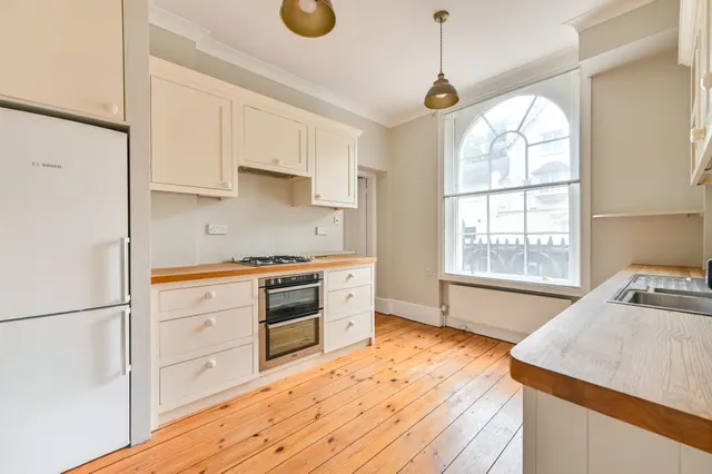 Photo 3 — 219 Albany Street, London