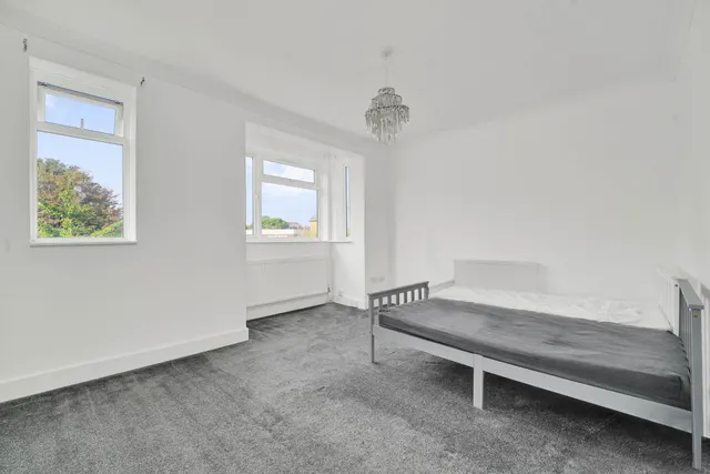 Vicarage Road, London, E10, photo 2