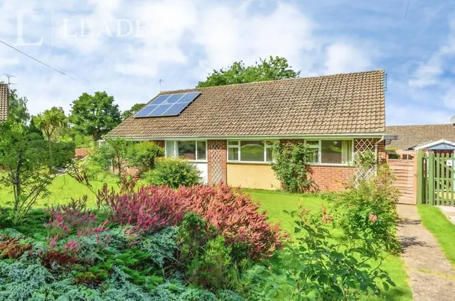 Woodlands Way, Southwater, RH13, photo 1