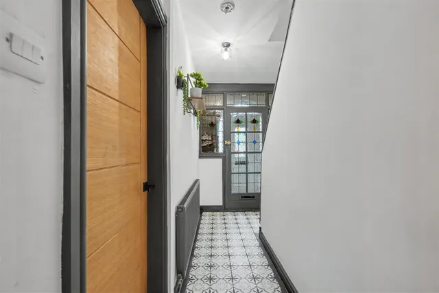 St. Helens Crescent, Trowell, NG9, photo 2