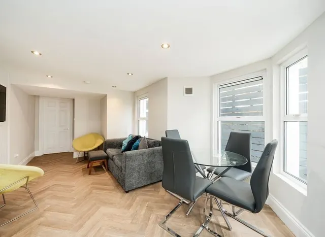Kilburn Park Road, Kilburn Park, NW6, photo 2