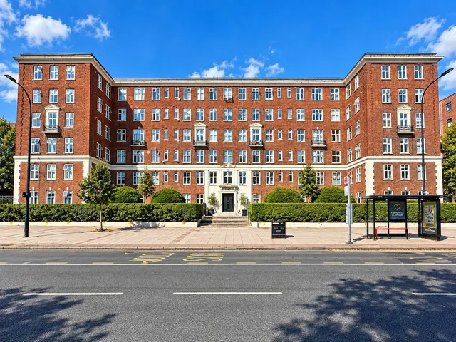 Photo 3 — Brixton Hill, London