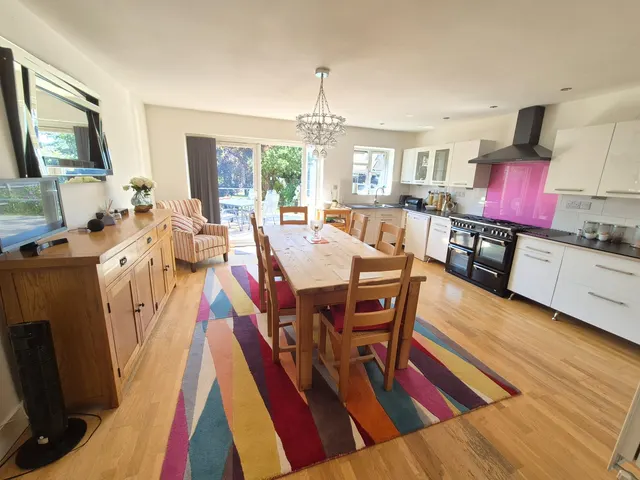Photo 2 — East Hill Road, Houghton Regis, Dunstable, LU5 5EQ
