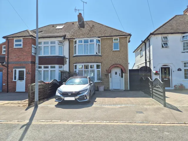 East Hill Road, Houghton Regis, Dunstable, LU5 5EQ, photo 1