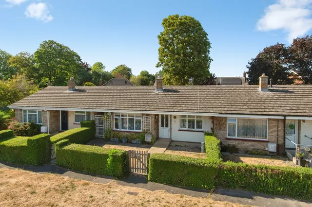Clear Crescent, Melbourn, SG8, photo 1