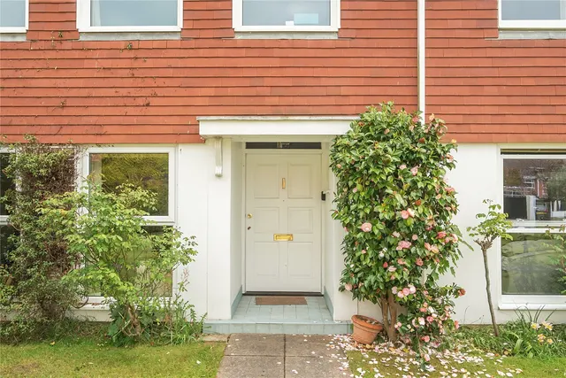 Deans Court, Milford on Sea, Lymington, Hampshire, SO41, photo 1
