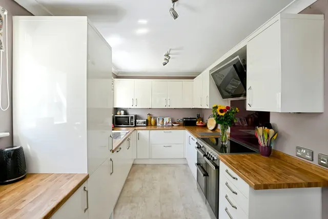 Beech Grove, Midhurst, GU29, photo 3