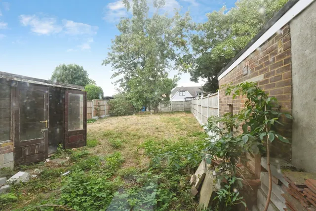 Photo 2 — Broad Meadow, Kelvedon Hatch, Brentwood, Essex, CM15