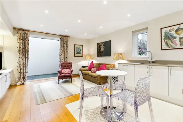 Photo 2 — Derwent House, Stanhope Gardens, London, SW7