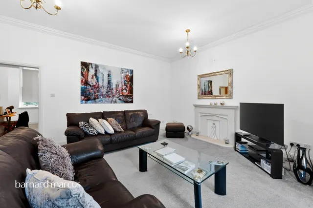 Photo 3 — Grove Close, Epsom