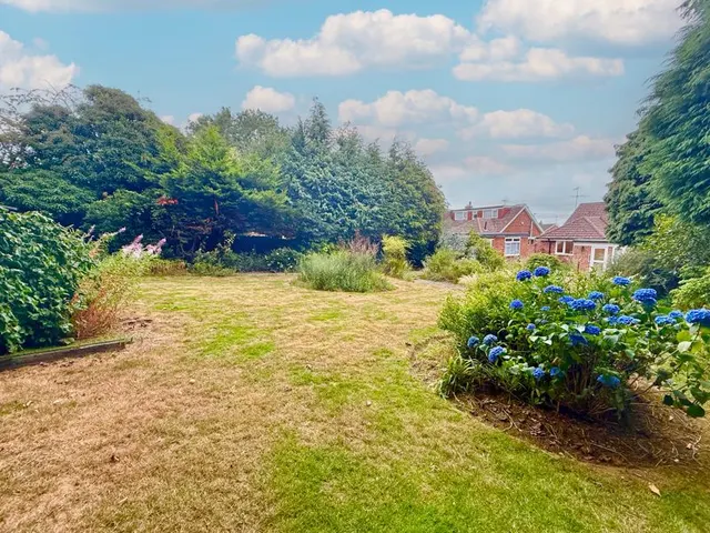 Photo 2 — Willow Way, Flitwick MK45 1LN