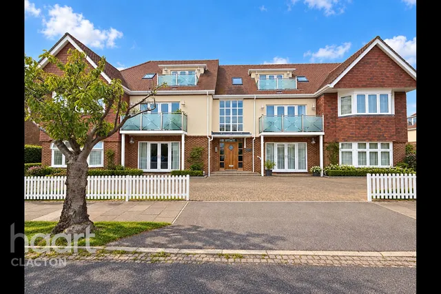 Queens Road, Frinton-On-Sea, CO13, photo 1