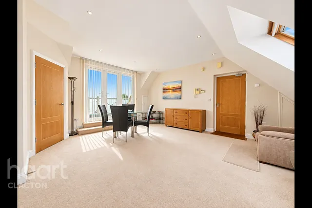 Queens Road, Frinton-On-Sea, CO13, photo 3