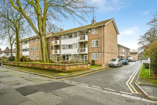 Eton Court, Liverpool, L18, photo 1