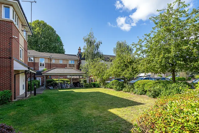 Grasgarth Close, Acton, W3, photo 1