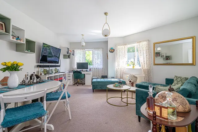 Grasgarth Close, Acton, W3, photo 2
