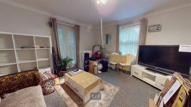 Photo 3 — Fourways, Buckhurst Hill