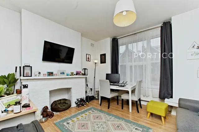 Sunnyhill Road, London, SW16, photo 3