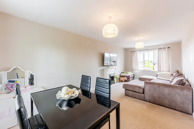 Photo 3 — Lingmoor Grove, Aldridge, Walsall, WS9 8BY
