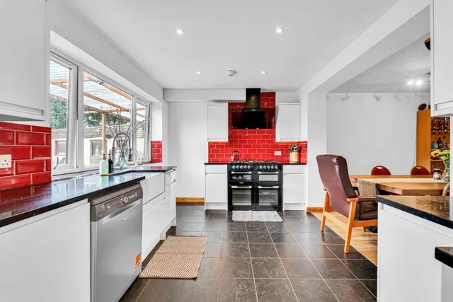 Burgoyne Road, Sunbury-on-Thames, photo 3