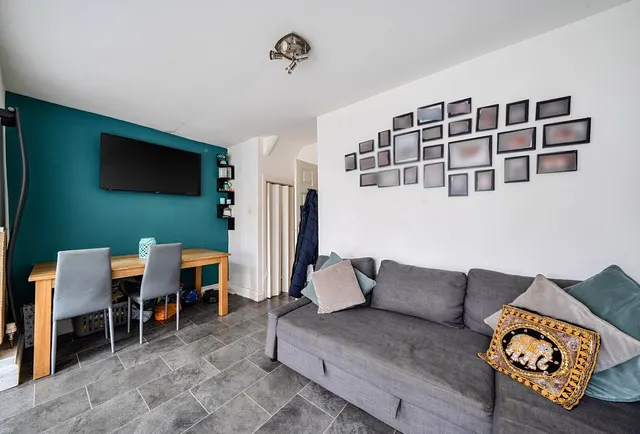 Photo 3 — Aragon Road, Morden, SM4 4QQ