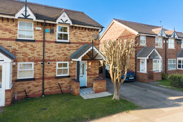 2 bedroom house — Guest Street, Leigh, WN7 2HW