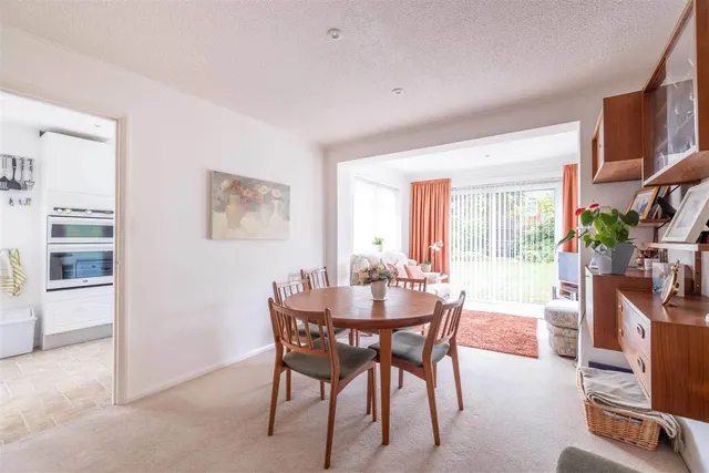 Photo 3 — Newberry Cresent, Windsor, SL4 5SN