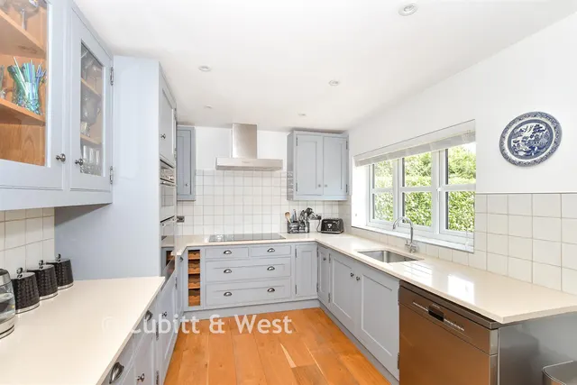 Rowplatt Lane, Felbridge, RH19, photo 3